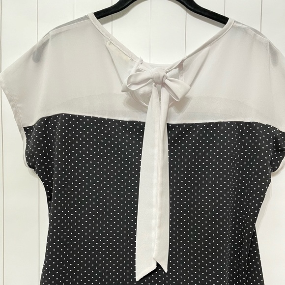 Short Sleeve dot print Top - Picture 5 of 9